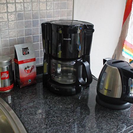 Bed & Breakfast Walenburg Rotterdam Bagian luar foto