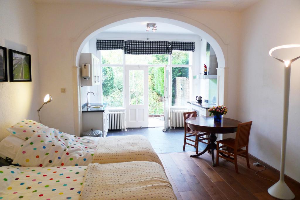 Bed & Breakfast Walenburg Rotterdam Ruang foto