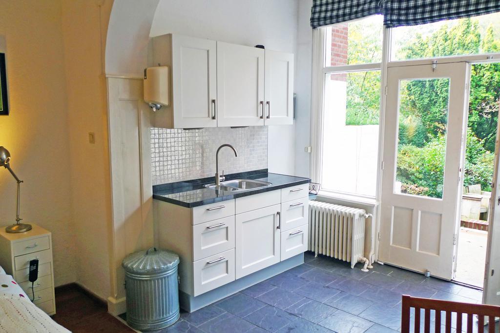 Bed & Breakfast Walenburg Rotterdam Bagian luar foto